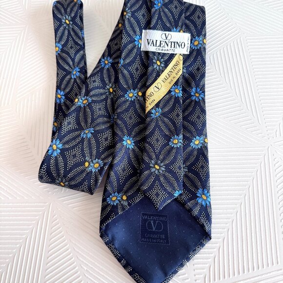 Valentino Cravatte 100% Silk Floral Geometric Necktie Navy Blue Made in Italy - Picture 1 of 9